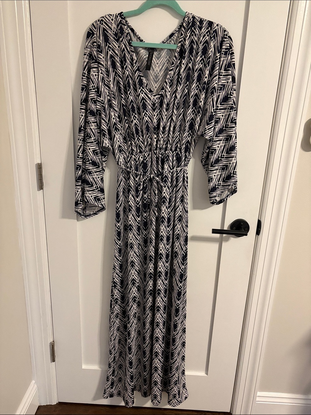 Sociology Black and White Printed V-Neck Maxi Dress. 2X women’s plus. NWOT.